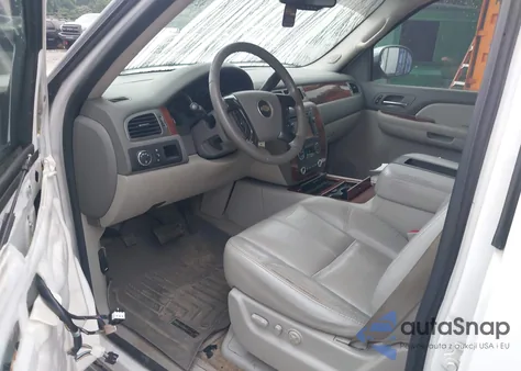 2007 Chevrolet Tahoe Ltz из США, поврежденный, VIN 1GNFC130X7R407209